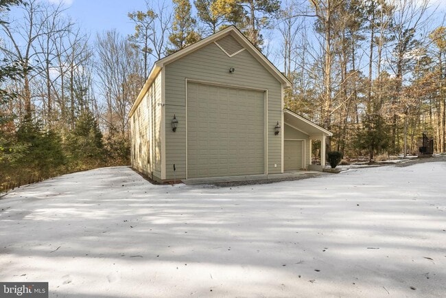 Building Photo - 3535 Meadow Rd