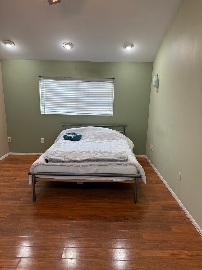 Building Photo - 510 Madrona Ave