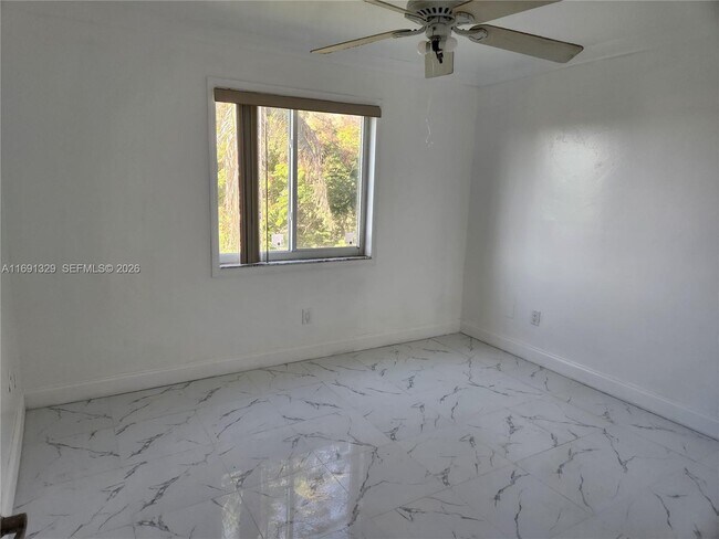 Building Photo - 14850 Naranja Lakes Blvd