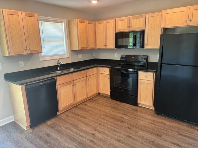 Building Photo - Convenient location near downtown Granite Quarry