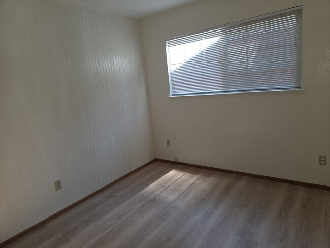 Building Photo - x MO769-Ahmadi, Yousef