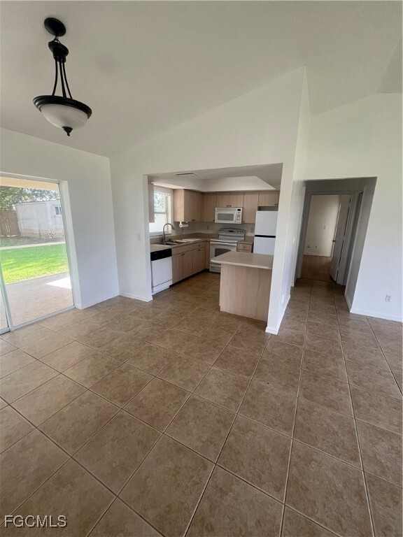 Building Photo - 404 SE 19th Ln