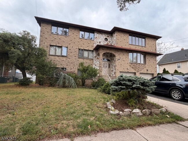 Building Photo - 29 La Salle Ave