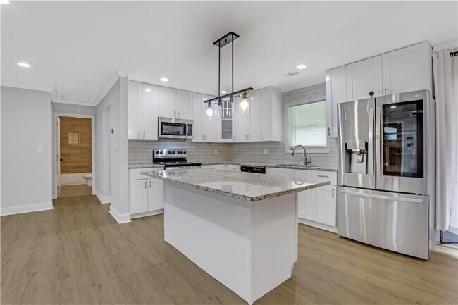 Building Photo - 3436 Pinehill Dr
