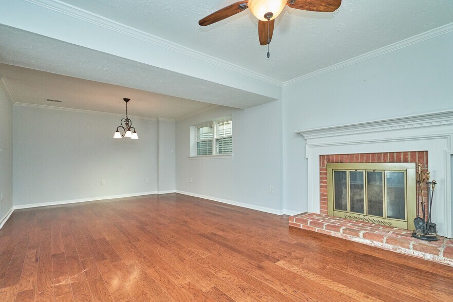 Building Photo - 8038 Sleepy View Ln