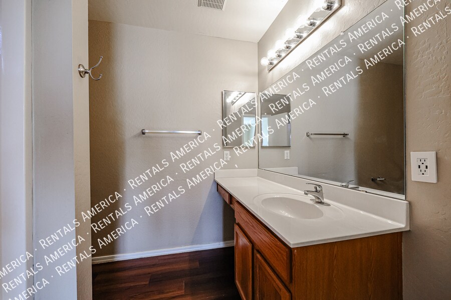 Building Photo - 6817 E Quiet Retreat