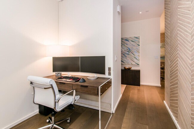 Building Photo - Park Lane Garden Suite