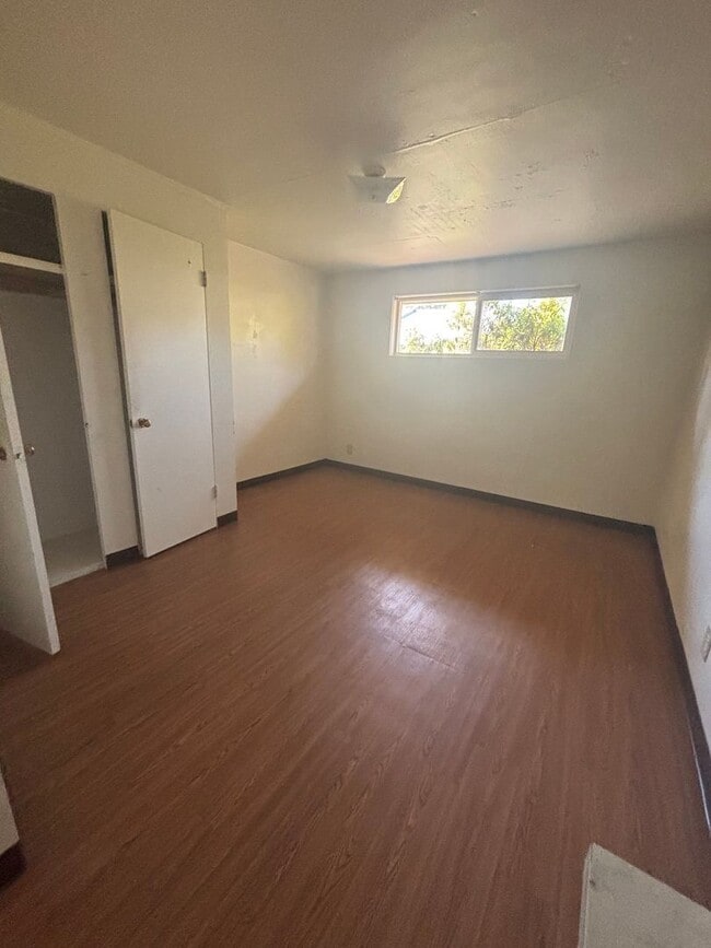 Building Photo - 620 E 19th Ave