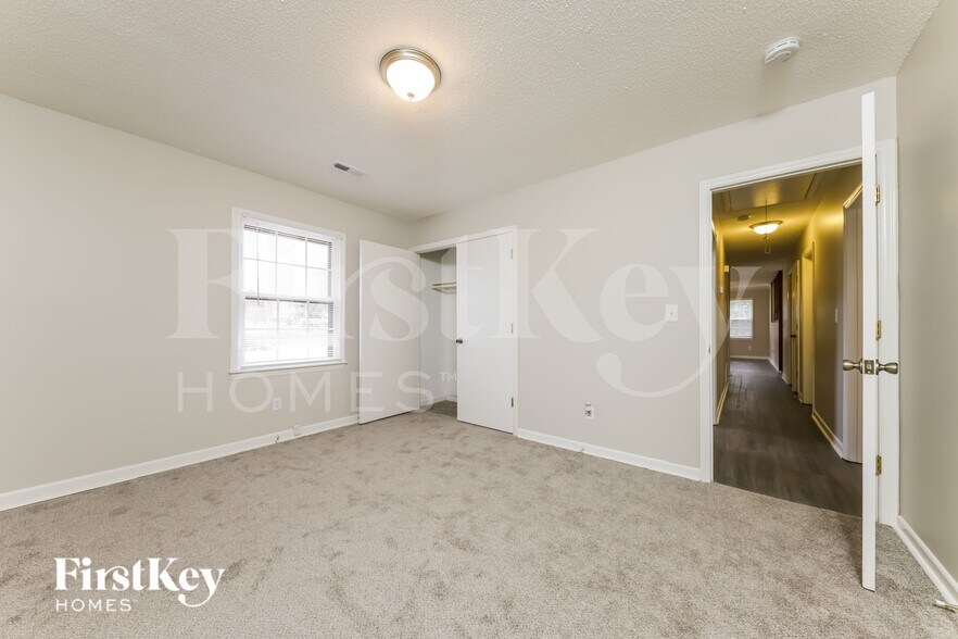 Building Photo - 2016 Claxton Dr SW