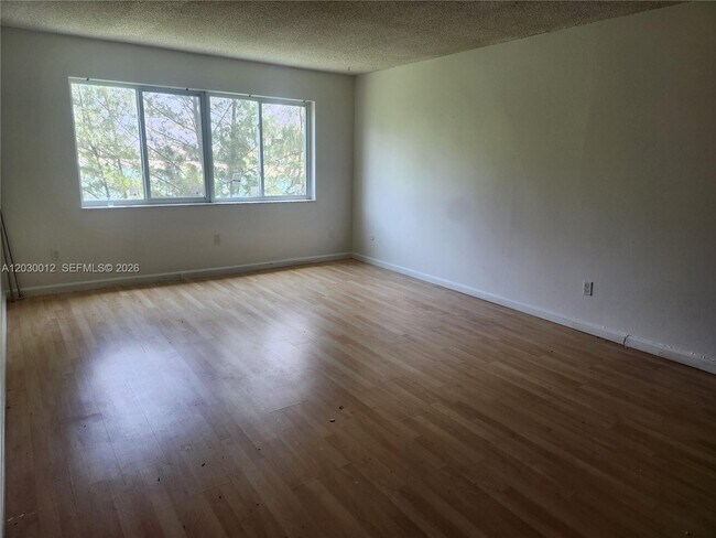 Building Photo - 14820 Naranja Lakes Blvd