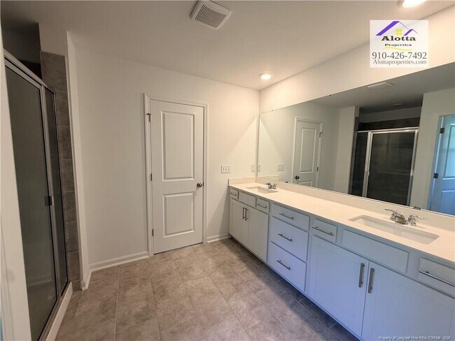 Building Photo - 156 Hanover Dr
