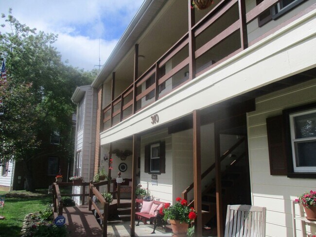 Building Photo - 310 Patriot Ln