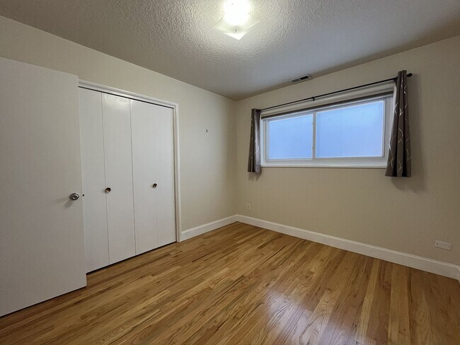 Building Photo - Light-Filled Home with Open Layout, Modern...