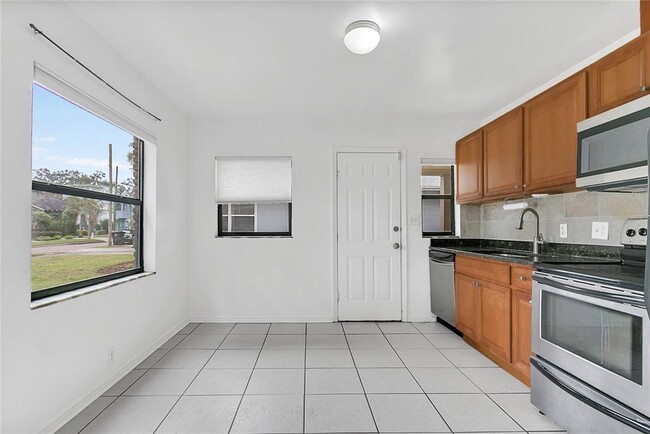 Building Photo - 1700 Ferris Ave