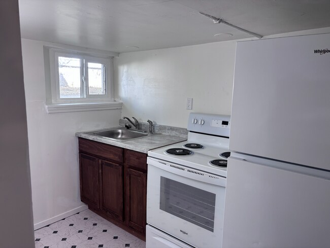 Building Photo - 1346 N Grant Ave