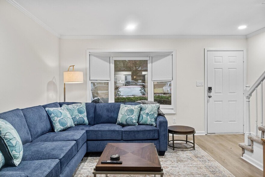 Building Photo - 170 Northview Dr