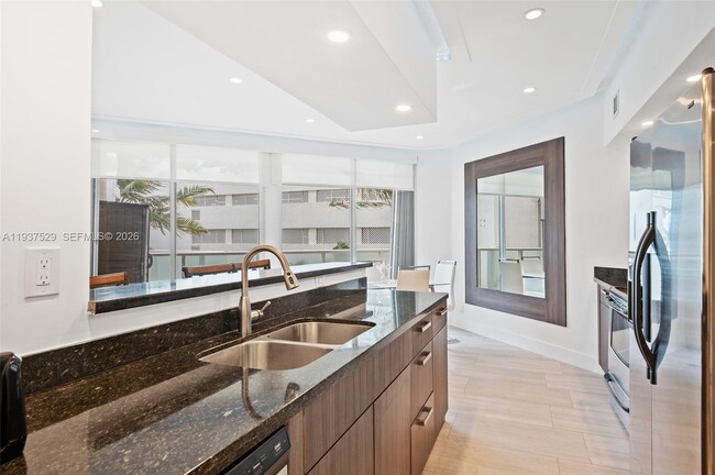 Building Photo - 16485 Collins Ave