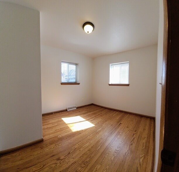 Building Photo - 617 E Homer St