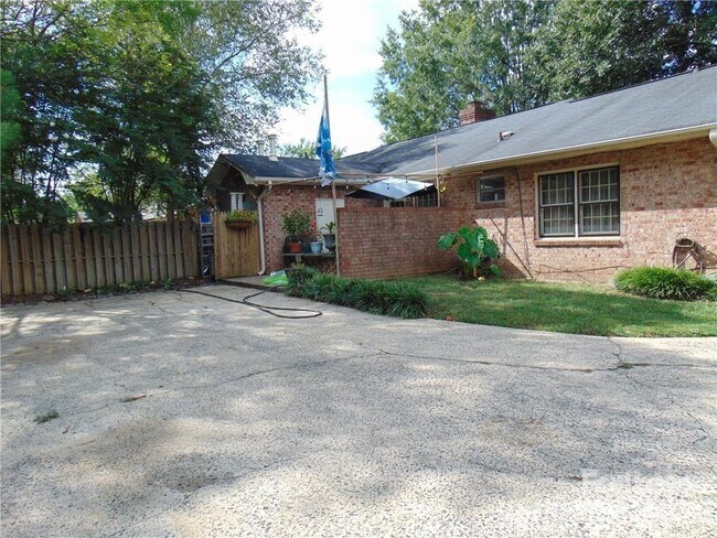 Building Photo - 3312 Circles End Cir