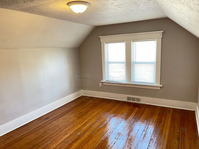 Building Photo - Florence/Minne Lusa 4 bed 2 bath house 160...