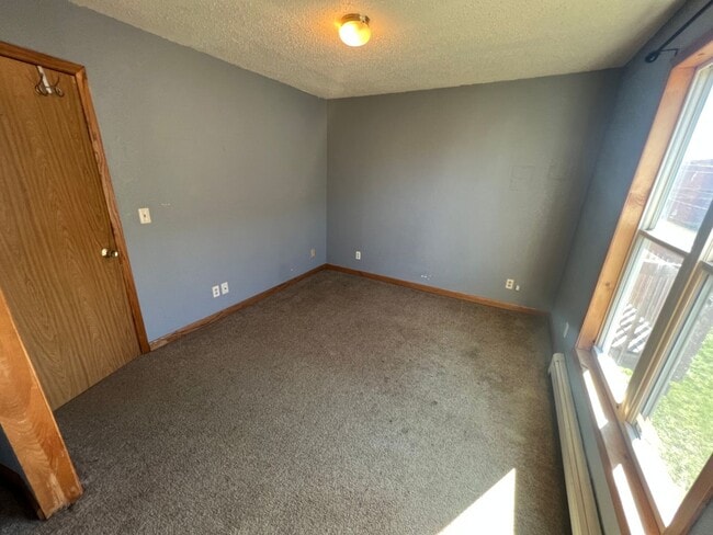 Building Photo - Upper Level 2 Bedroom Apartment - AVAILABLE JUNE