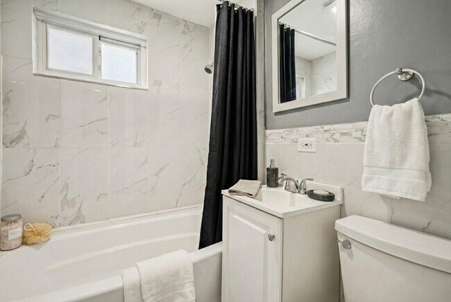 Building Photo - 16 Gannett St