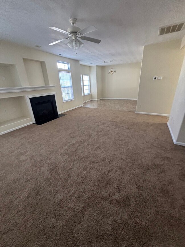Building Photo - Beautiful 3-Bedroom, 2.5-Bathroom Condo at...