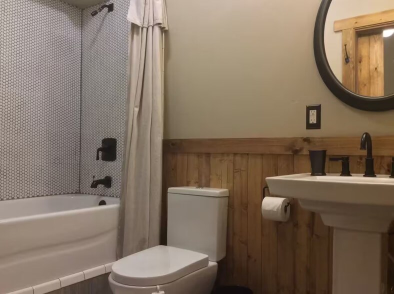 Building Photo - 468 Snow Top Dr