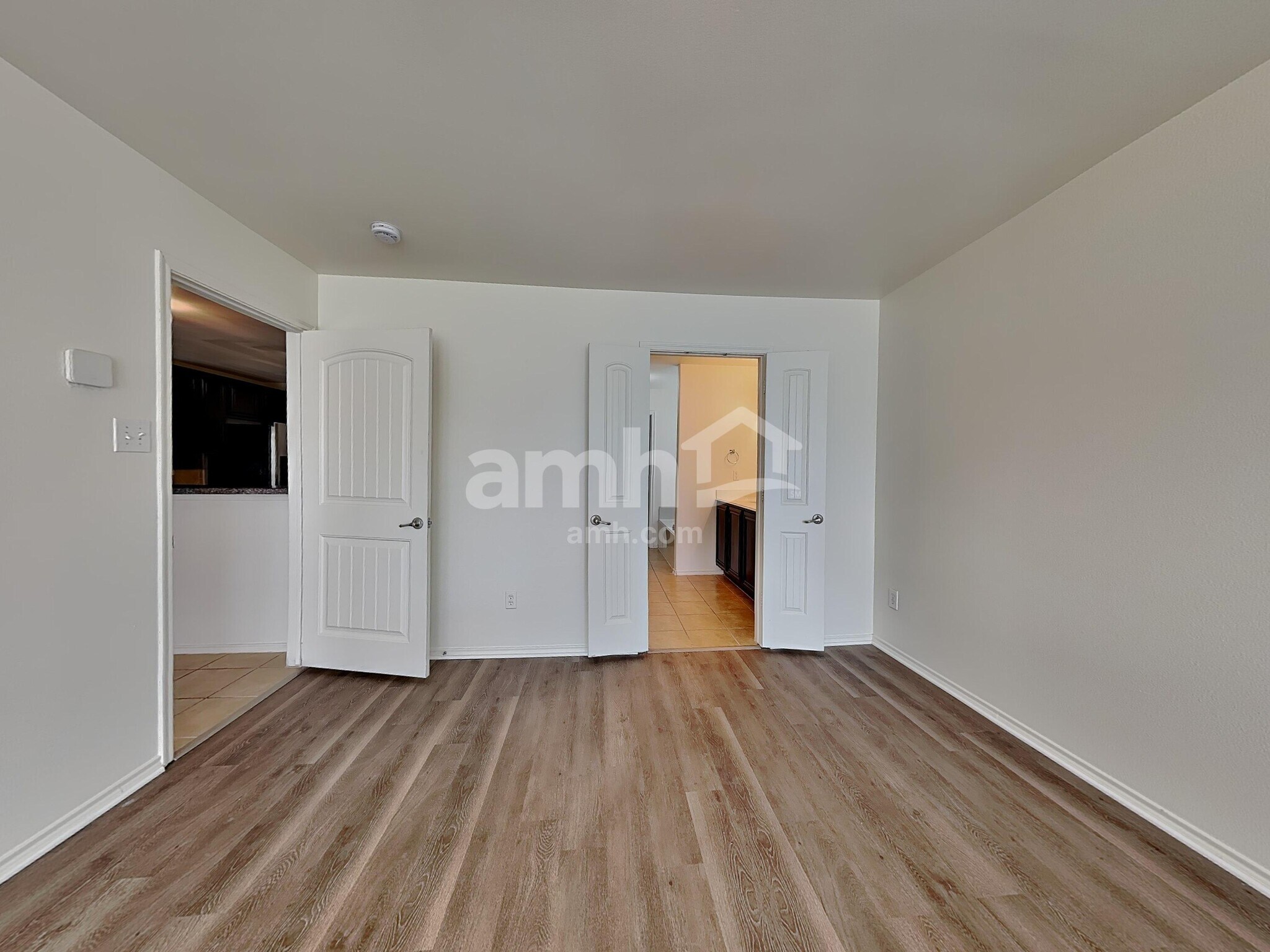 Building Photo - 2026 Wellington Pt