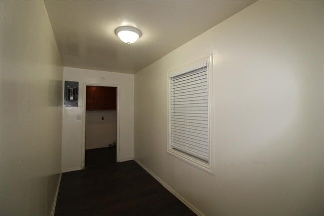 Building Photo - 2000 E Alameda St