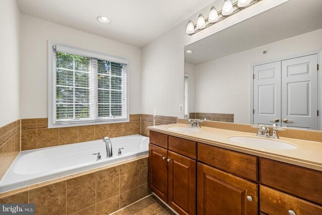 Building Photo - 129 Hearth Ct