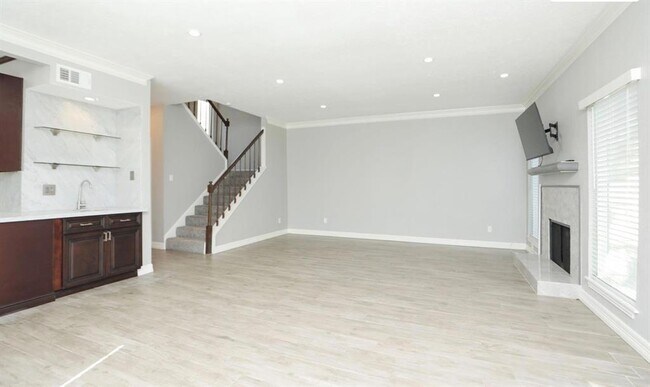 Building Photo - 9400 Doliver Dr