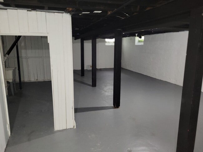 Building Photo - Renovated 4-Bedroom Home – We Welcome Sect...