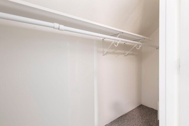 Building Photo - 2664 Kings Hwy