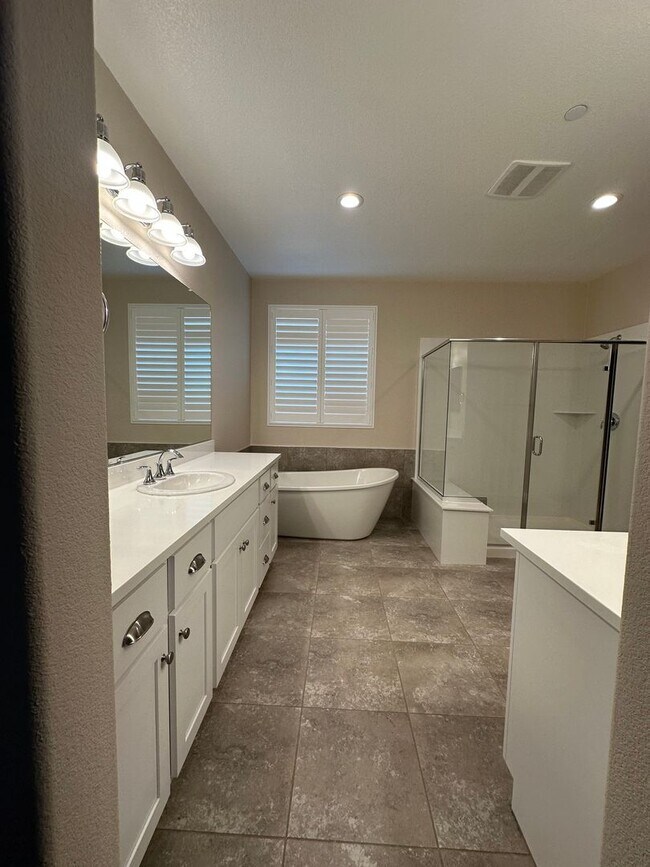 Building Photo - Impressive All Single Story 3 Bedroom, 2.5...