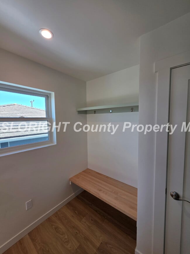 Building Photo - AVAILABLE NOW - 1 Bed, 1 Bath Morro Bay Apartment with Ocean View