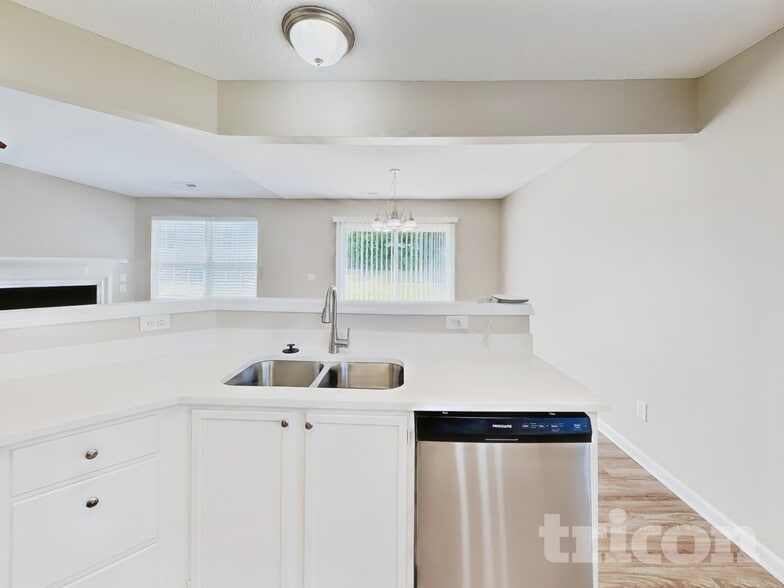 Building Photo - 3120 Riverbrooke Dr