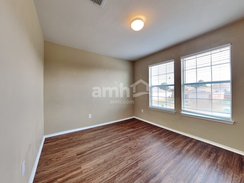 Building Photo - 1227 Wenatchee Dr