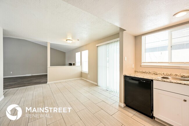 Building Photo - 1523 S Carson St