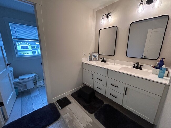 Building Photo - Stunning 5 Bed, 3.5 Bath Luxury Home for R...