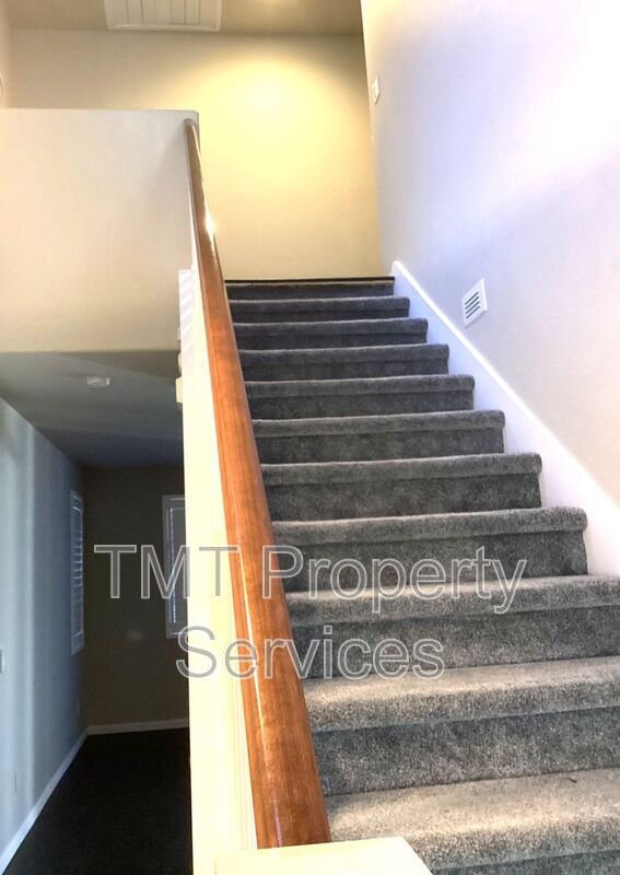 Building Photo - 530 Candela Cir