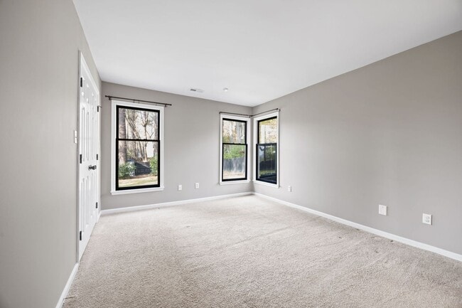 Building Photo - Charming 3BR Home with Large Private Yard Near Downtown Raleigh