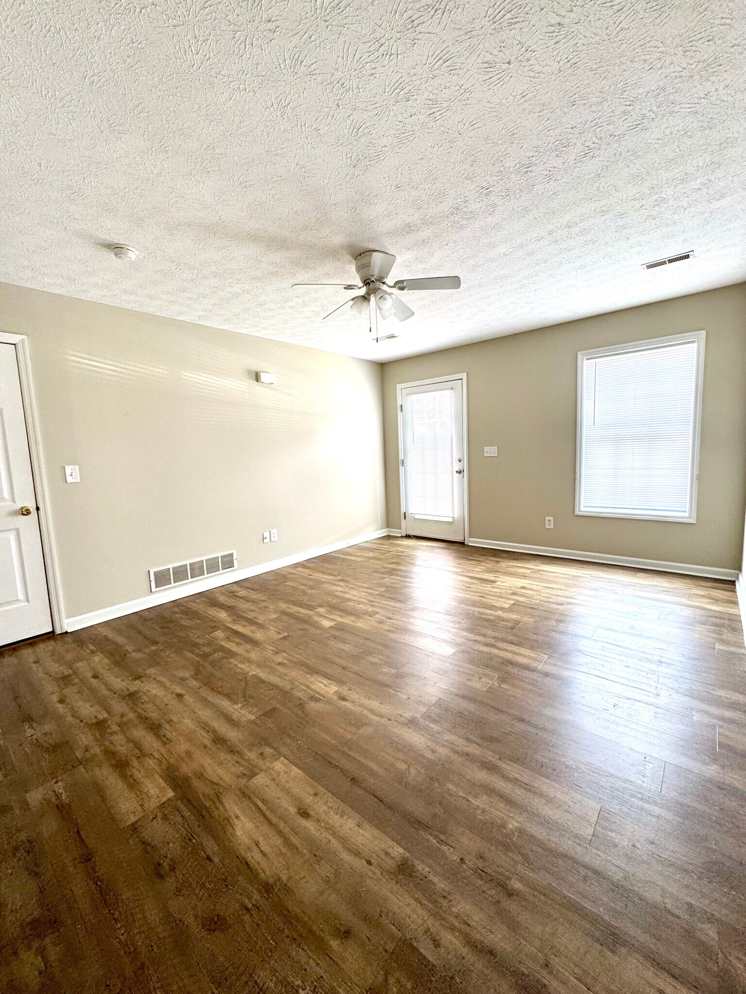 Building Photo - 638 Hampton Way