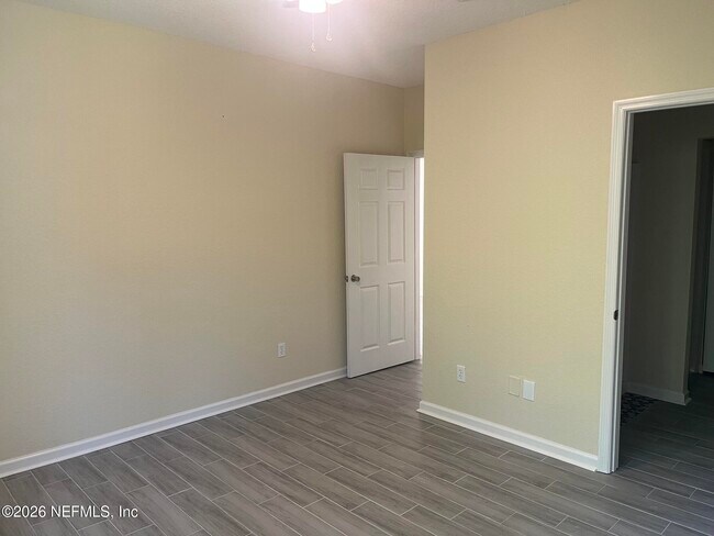 Building Photo - 13703 Richmond Park Dr N
