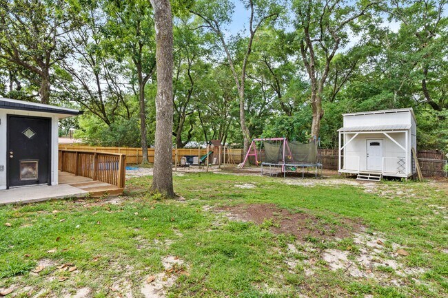 Building Photo - 2442 Duncan Dr