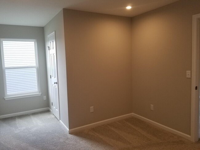 Building Photo - 1389 Meadowrun Ln