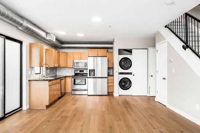 Building Photo - Modern 2BD, 1.5BA Condo with 20' Ceilings and Garage Parking Spot