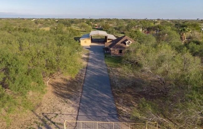 Building Photo - 10680 La Homa Rd