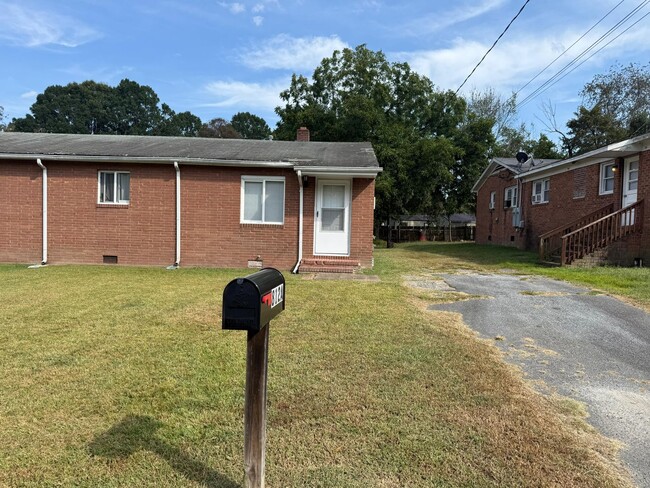 Primary Photo - 812 Douglas Dr