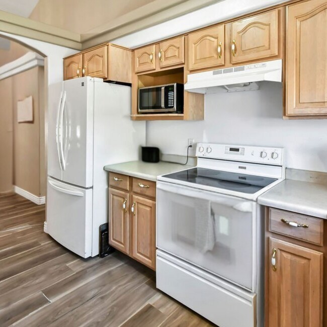 Building Photo - 1100 W 600 S